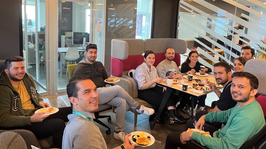 dataroid's tweet photo. Last week, #Dataroid team gathered to enjoy the breakfast day at the office. Here is a snapshot of last Friday's Breakfast O'Clock.🙌😋
#tbt #dataroid #fridaysbreakfastoclock #breakfast #breakfastoclock #commencers #snapshots #friday #team https://t.co/L6hfAmEQsc