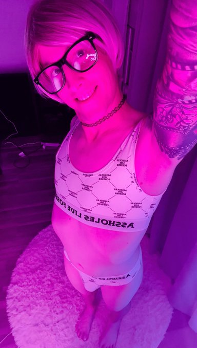 The weekend is almost here! Wanna have a little party with me? #sissy #sissycaged #sissyforalphas #SissyforBull<a href="/tag/goodvibesonly"class="tags"><span>#goodvibesonly</span></a><a href="/tag/sissy"class="tags"><span>#sissy</span></a><a href="/tag/sissyslut"class="tags"><span>#sissyslut</span></a><a href="/tag/sissybottom"class="tags"><span>#sissybottom</span></a>
