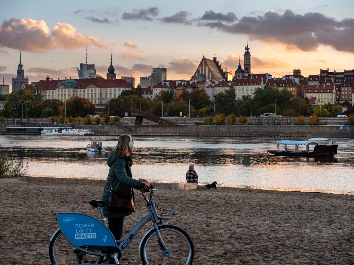 The best #sunset spot in Warsaw? Try Rusałka Beach in Praga-North district 👍🌅🧜🏼‍♀️ #DiscoverWarsaw