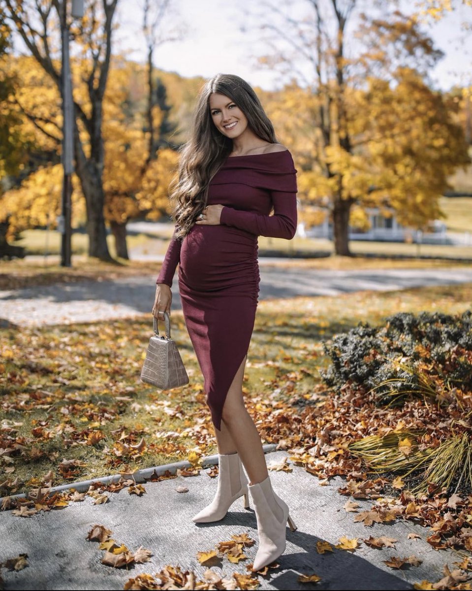 ‘Christian Girl Autumn’ influencer Caitlin Covington shares new fall photos in Vermont. 🍂🍁