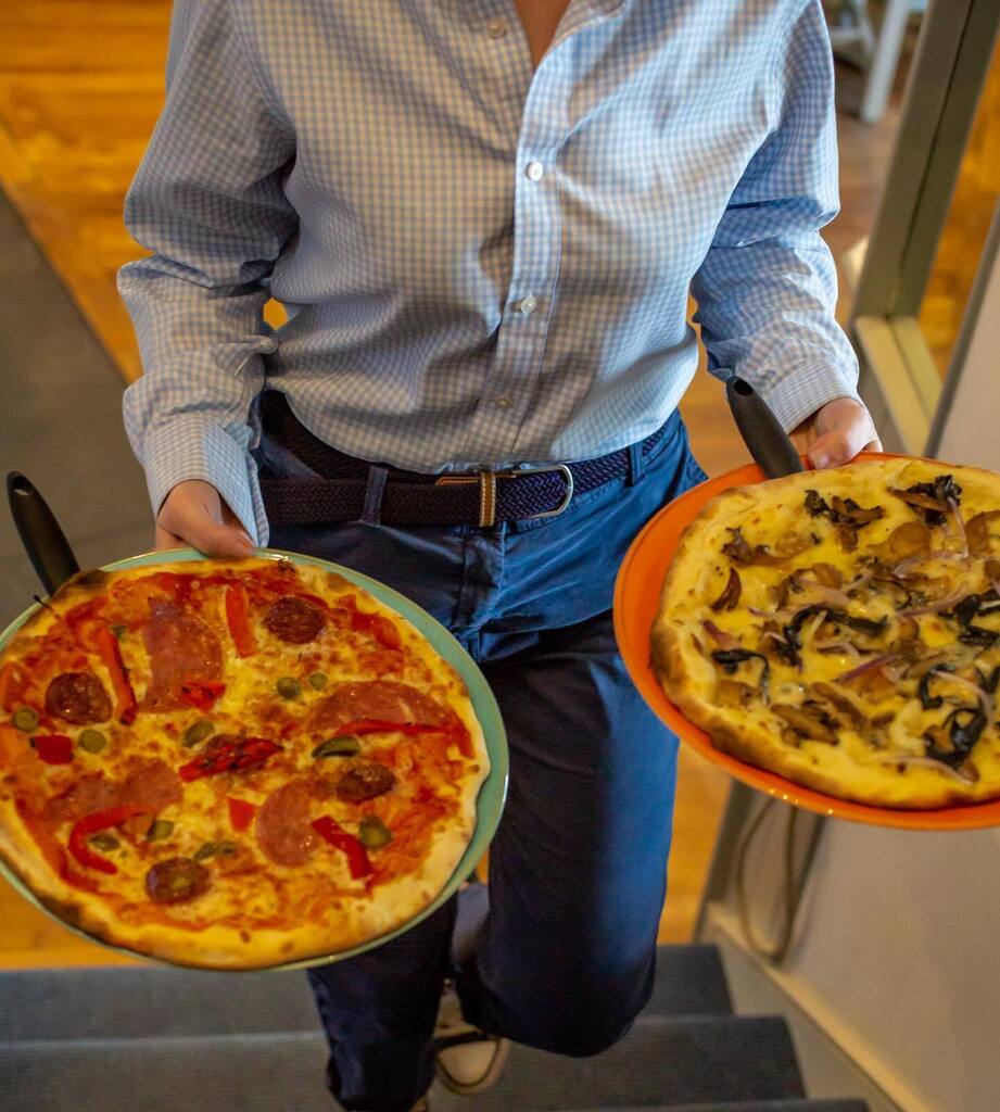 PIZZA 🍕 
Served everyday 12-3 &amp; 6-9. Eat in or takeaway! 
Link in bio for the menu ⬆️
.
.

.
#stmawessights #stmawes #stmaweshotel #cornwall #pizza #pizzalover #pizzanight #restaurant instagr.am/p/Cjp5Dt3oVcu/