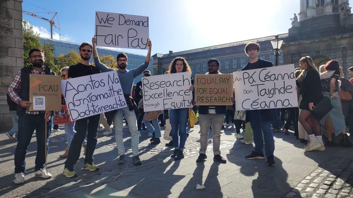 PWO_Gaeilge's tweet photo. The PCAU demanding #EqualPayForEqualResearch at the #USIWalkout today!

@TheUSI @PhDRights https://t.co/fUQGmynOMx
