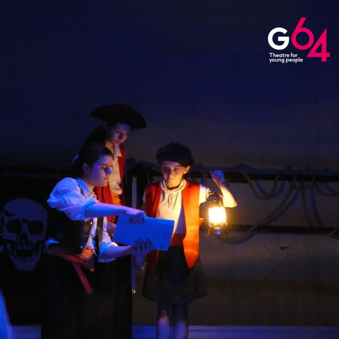 Group64's tweet photo. Look at these great photos of Treasure Island for today's #ThrowbackThursday 🏴☠️🦜⛵️
Did you see the show? Let us know what your favourite part was!💬
#TreasureIsland #Performance #YoungPeople #Putney #YouthTheatre #Drama #Wandsworth #Group64 #Group64Members https://t.co/xJkjjI7A0H