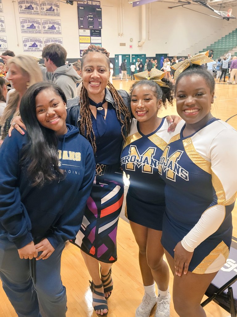 When the FaMiLY gets together❤️ w/ <a href="/MidloCheer/">MidloCheer</a> DD Competition.  <a href="/GoMidlo/">Midlothian HS</a> parents &amp; families there to support &amp; some <a href="/MidloTrojansFB/">Midlothian Football</a> team front &amp; center. Great job ladies &amp; coaches 🔥...get ready for Region 5C