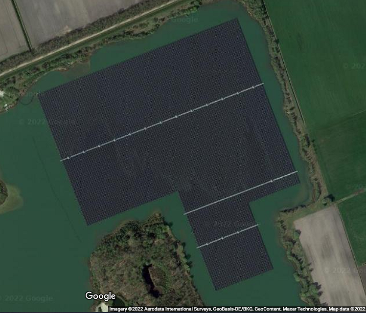 Polder_PV's tweet photo. Grootste #floatingsolar project van Europa ligt ... in Provincie Groningen natuurlijk ... #Sellingerbeetse https://t.co/Xxt3tRY96W