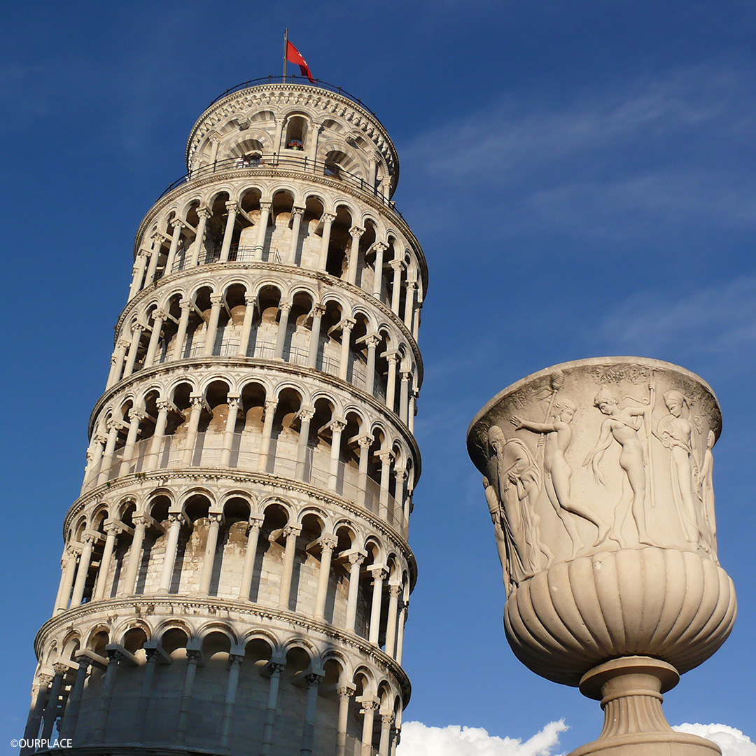 La tour de Pise : une erreur transformée en merveille. #PhotoDuJour : Piazza del Duomo à Pise 🇮🇹, inscrite sur la Liste du #PatrimoineMondial de l’@UNESCO_fr en 1987. whc.unesco.org/fr/list/395/ #TheNext50