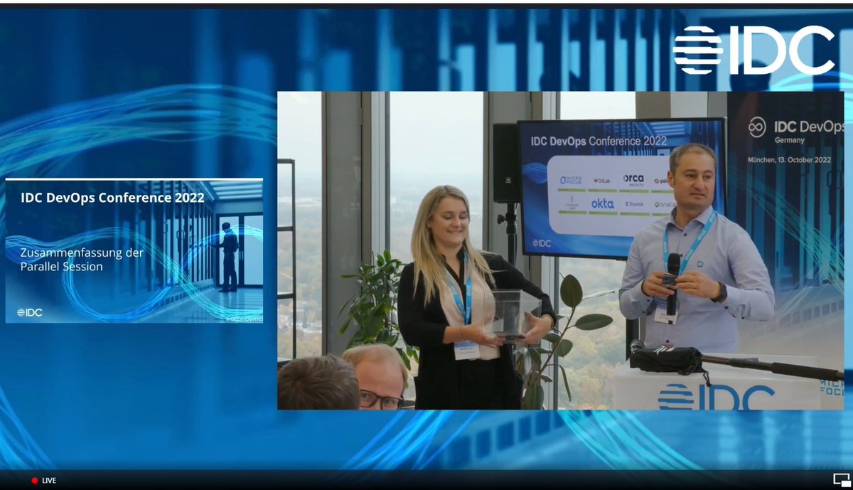 IDC_Deutschland's tweet photo. Weiter gehts auf der großen Bühne der #idcdevopsd22 mit der Zusammenfassung der Breakout Sessions https://t.co/SjSTkCgAJ9