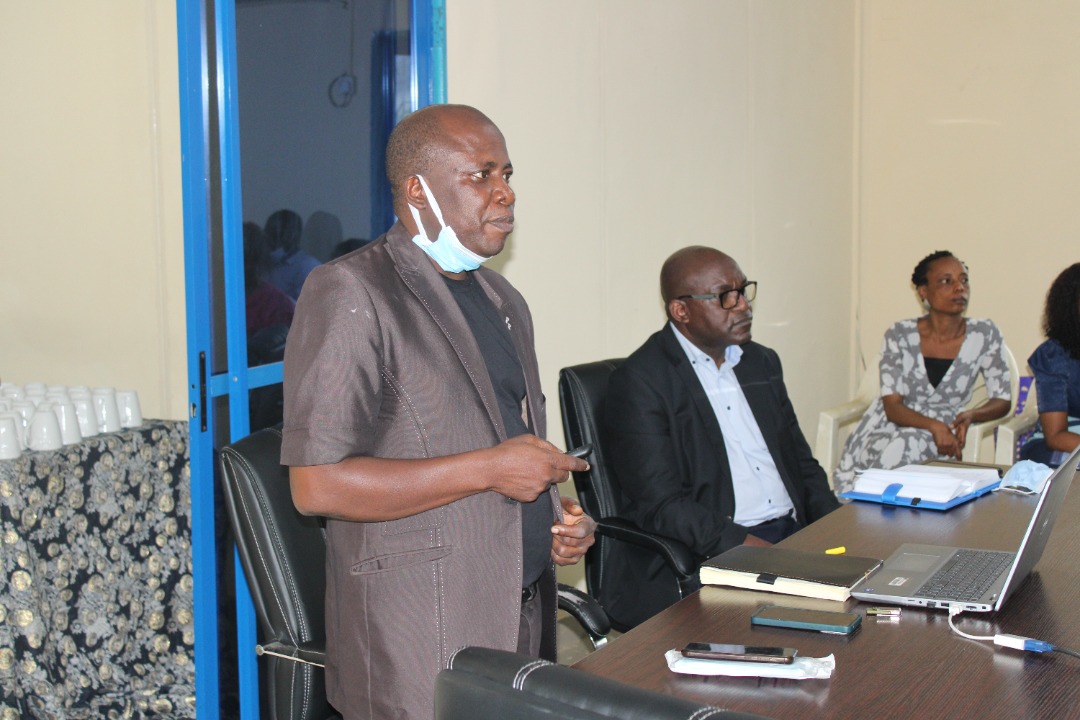 oyo_team's tweet photo. Dr. Alexander, @WHONigeria Deputy-WR during in-house meeting session with Zonal, State and Polio Lab. Staffs. Oyo Field office SC Dr. @ZortoPhilip made a presentation on key achievements and crucial role WHO has played in improving Oyo State health related challenges. https://t.co/uActWNMZd7