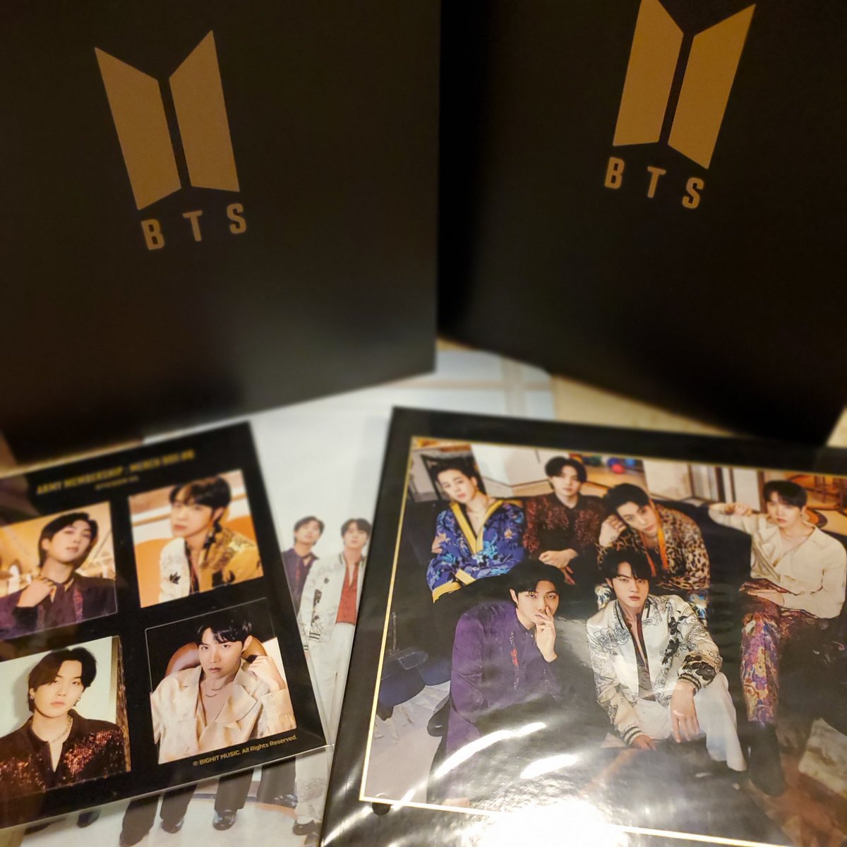 BTS951013mochi's tweet photo. ひょーーー❤❤❤
これは召されるやつな😇
どれもいいんですけど、冒頭のあのプルンプルンドアップ💋に殺られました😭💜そして胸筋!!!
さらにまだ先だと思ってたMERCH BOX#8も届いて、こっちも全員たまらん🤤❤❤❤
#JIMIN
#IDChaos
#MerchBox8 https://t.co/TJlboLTlH7