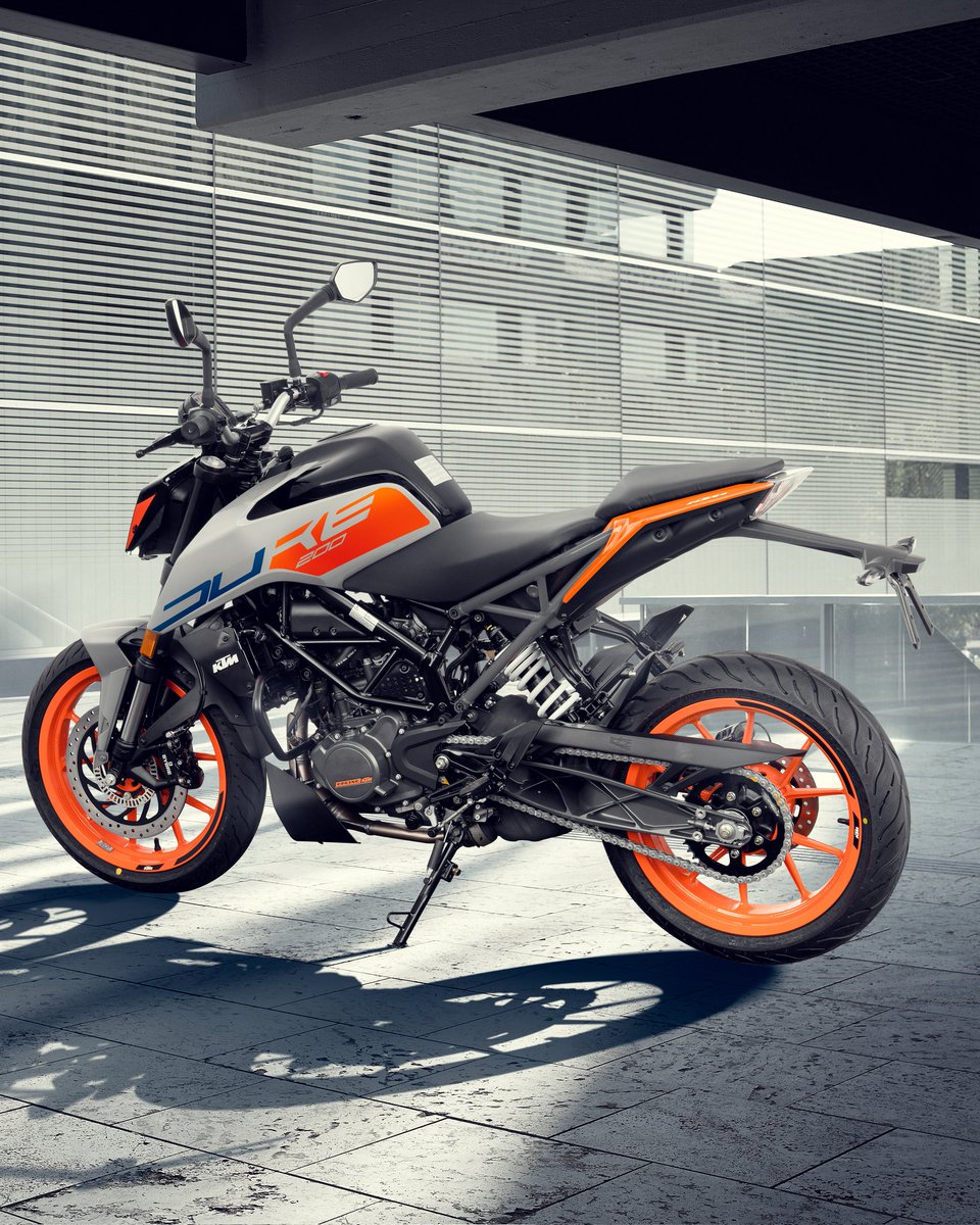 India_KTM's tweet photo. The Duke has changed its stripes, but underneath, it's still the same raring animal that's ready to excite. Presenting the #KTM200Duke in Dark Metallic Silver.
Excited to take it out for a spin?
#KTM #KTMIndia #ReadyToRace #Lightheavyweight #200Duke #DukeArmy #DukeLife #naked https://t.co/bIcMpc8u3b