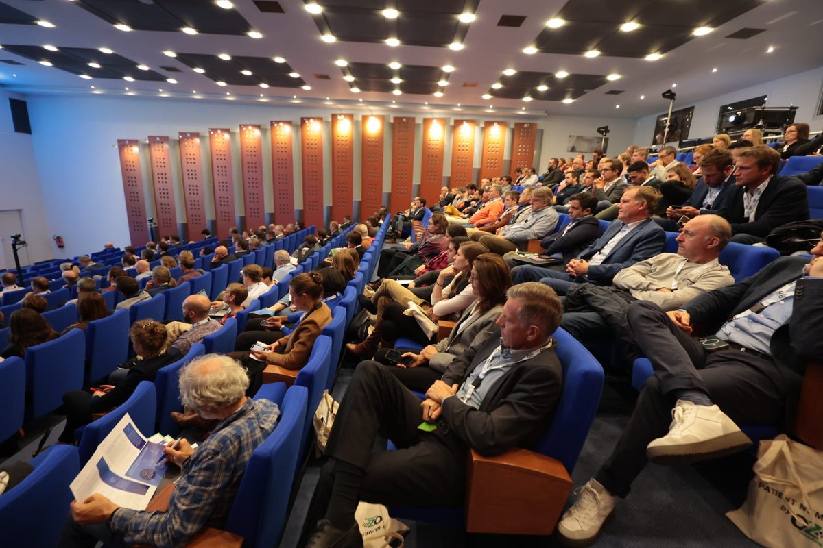 Philippe KOLH (@philippekolh) on Twitter photo Grand succès, avec près de 450 participants, que cette 12ème édition du @Patient_Numerik que j’ai l’honneur de présider. <a href="/CHULiege/">CHU de Liège</a> <a href="/UniversiteLiege/">Université de Liège</a> <a href="/AcademieMed/">Académie royale de Médecine de Belgique</a> #santedigitale Grand succès, avec près de 450 participants, que cette 12ème édition du @Patient_Numerik que j’ai l’honneur de présider. <a href="/CHULiege/">CHU de Liège</a> <a href="/UniversiteLiege/">Université de Liège</a> <a href="/AcademieMed/">Académie royale de Médecine de Belgique</a> #santedigitale