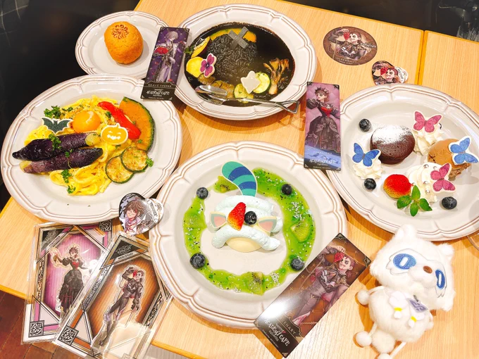 仕事終わりに第五のスイパラ行ってきた!アカデミーカフェ!相変わらずメニュー映え映えだし美味しかったー!吸血鬼ナワーブかっこよすぎた…血吸われたい…そしてもっと太ってほしい細すぎる…… 