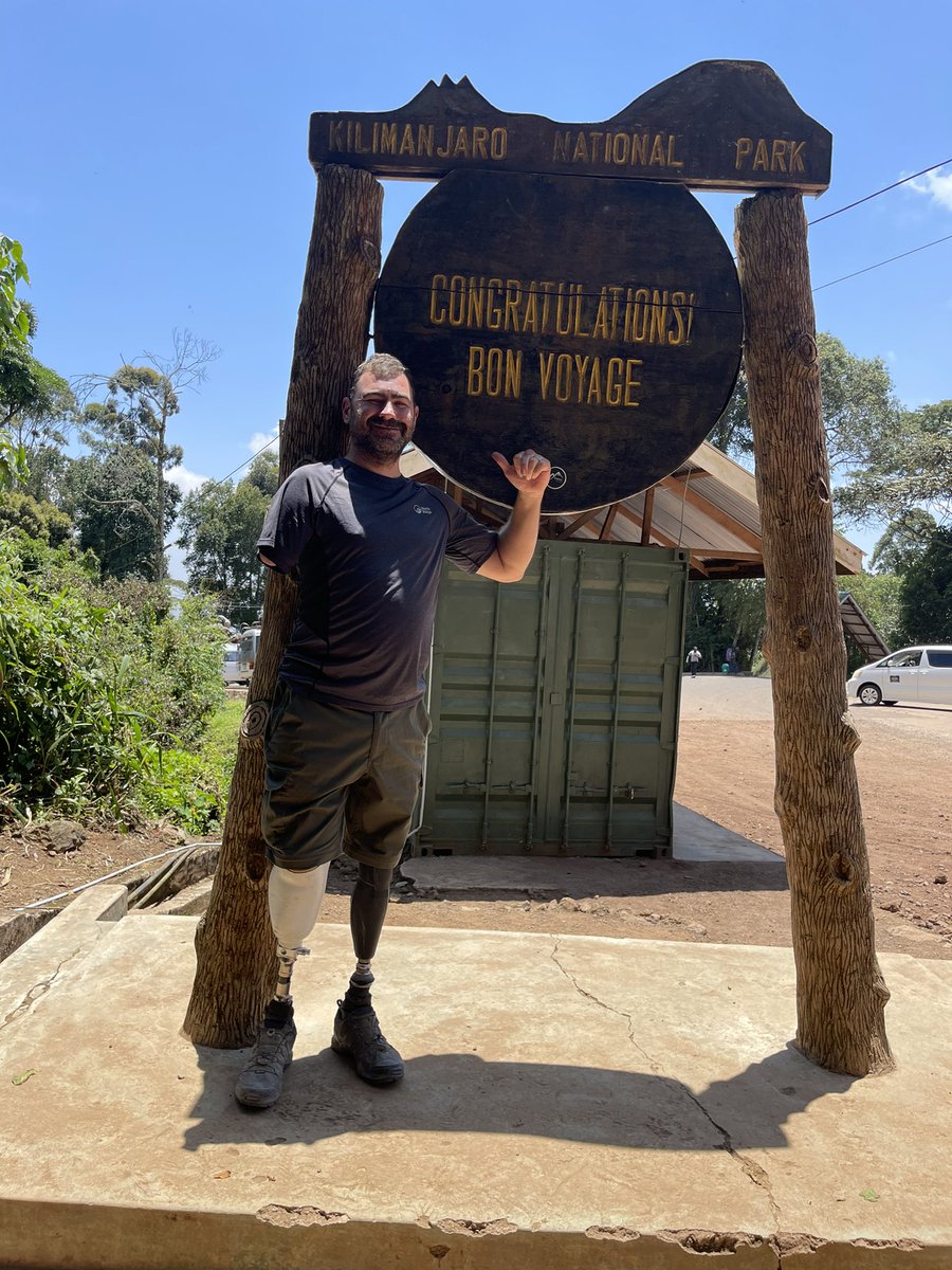 andyreid2506's tweet photo. Kilimanjaro 
It’s been emotional 
I did this for @ClaireReid130 , William , Scarlet , The warrior 6 and all the men and women of the @YORKS_REGT past and present also for anyone suffering with mental health 
@AndyReidMBE_STF https://t.co/K7JwYTxVCH
