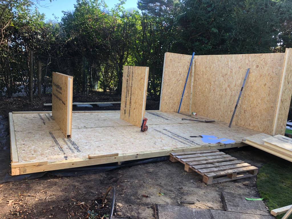 Swiftorg's tweet photo. Our installation team in Kingston are making great progress on this, soon to be, amazing home office. ✔
#gardenroom #gardenrooms #gardenoffice #officespace #designandbuild #sippanels #officepod #WFH #workfromhome #HybridWork #kingston #groundscrews https://t.co/NT7eST77Bt