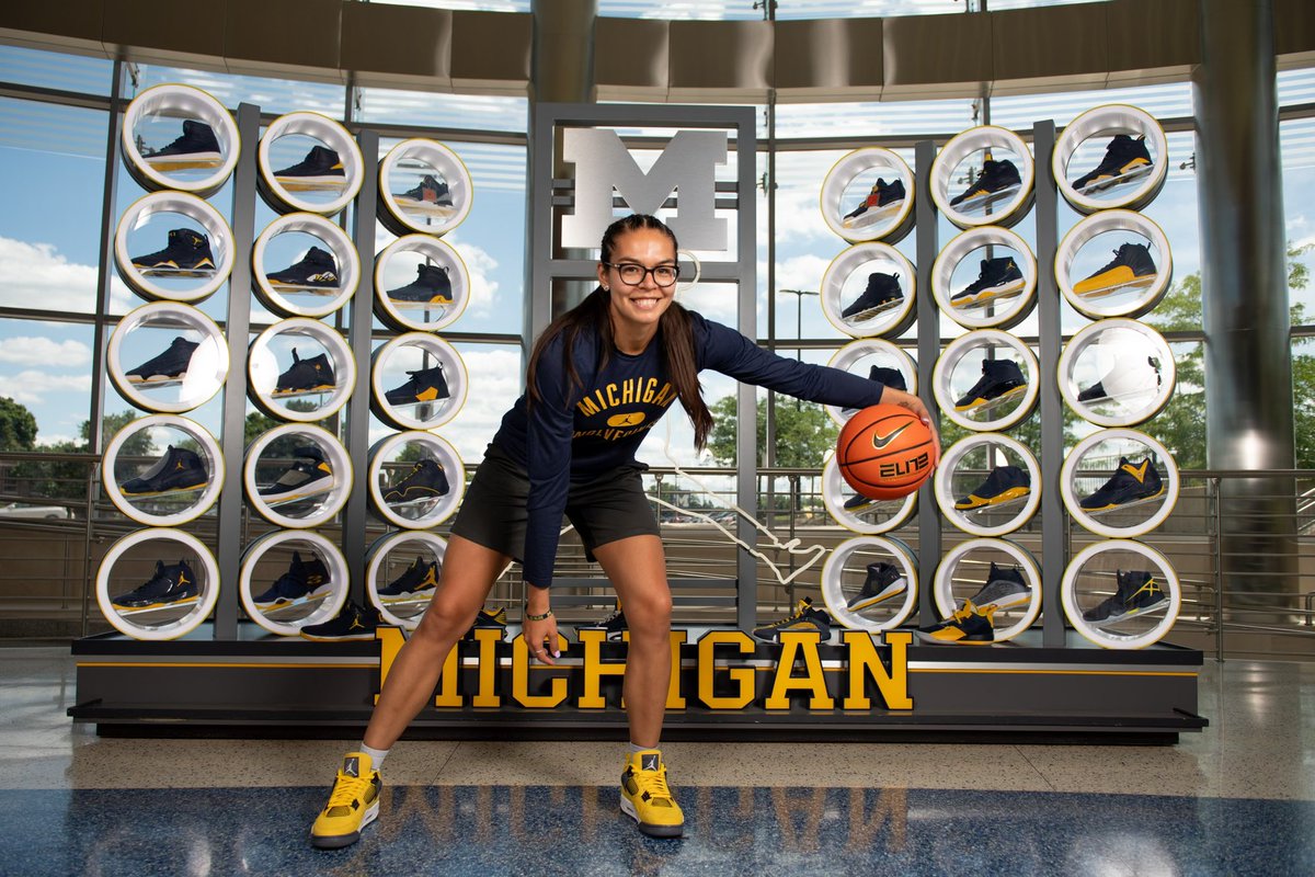 umichwbball's tweet photo. Big birthday shoutout to our graduate manager Reyna Frost (@FrostReyna)!

#GoBlue https://t.co/o6aCNjWAxC