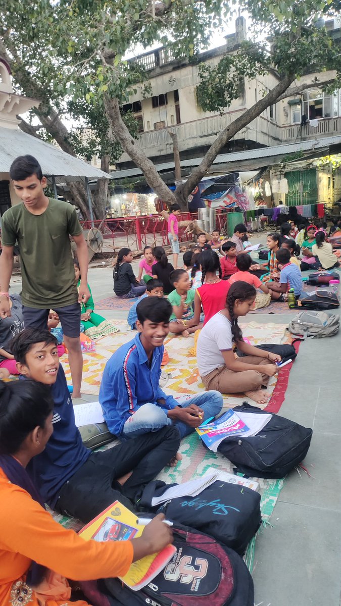 Priyank40199012's tweet photo. #class10mathematics
#class12mathematics
बाबा आनंदेश्वर मंदिर पर गंगा घाट के किनारे बच्चों को निशुल्क ज्ञान वितरण करते हुए
@varmakanil https://t.co/LpvKnhbehv
