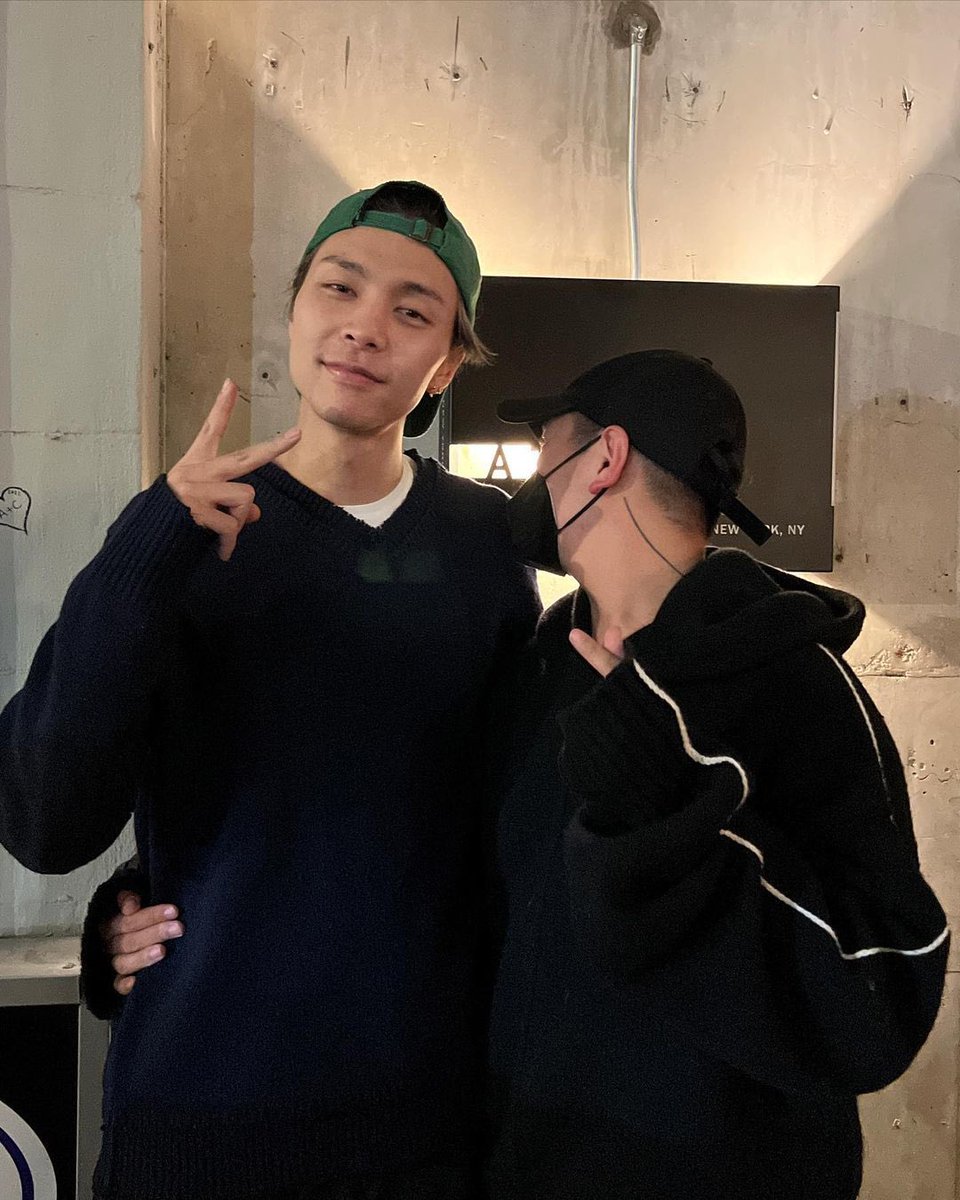 jsuhsource's tweet photo. 221013 - doxpeter instagram update (1/2)

"Date night with @.johnnyjsuh @.davidleelionlamb 🫶💖💖💖

Thank you so much @.eparkato @.jparkato and @.atoboynyc team for a beautiful meal 🥺💖 We can’t wait to go back!"

🔗 https://t.co/y5nCnatuDt

#JOHNNY #쟈니 https://t.co/Ao5aogJ460