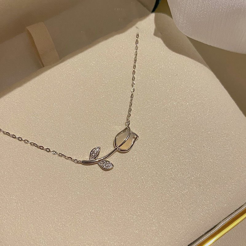 dichanaengstore's tweet photo. tulip necklace ‧₊˚✿.⁺◟✿  - ( preorder ) สร้อยทิวลิปตัวนี้ไม่มีได้แย้วว ลคหลังไมค์มาขอเยอะเลย น้องสวยมาก ขับผิวสุด ราคาจึ้งด้วย เส้นละ 49.- บาท | 2 เส้น 89.- บาทคับ สวยและถูกมีอยู่จริงง เมนชั่น/ล็อคแอคเดมน้าจ่ายเงินตอนของถึงไทย น้องมี 2 สีนะคะ ดูเพิ่มเติมใต้ทวิตนี้เลยคับ https://t.co/aZd2tOQ0tN