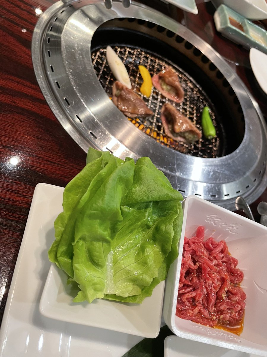 デビューおめでとうって事で社長が焼肉連れて行ってくれた！！
美味しいものたべれて幸せ🥰 https://t.co/tJVFwPwCFk