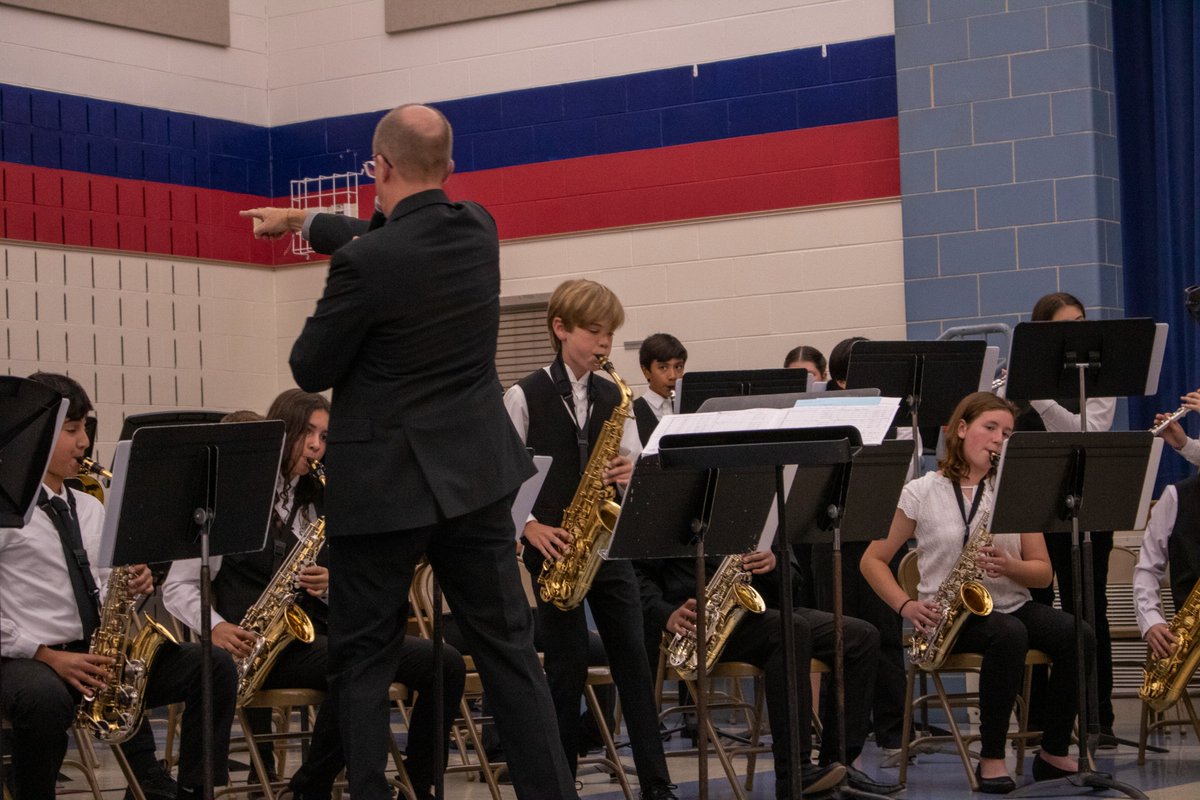 The Emerson Symphonic and Jazz Bands had us jammin' last night! What a great first concert to start the year! 

#engageD64
