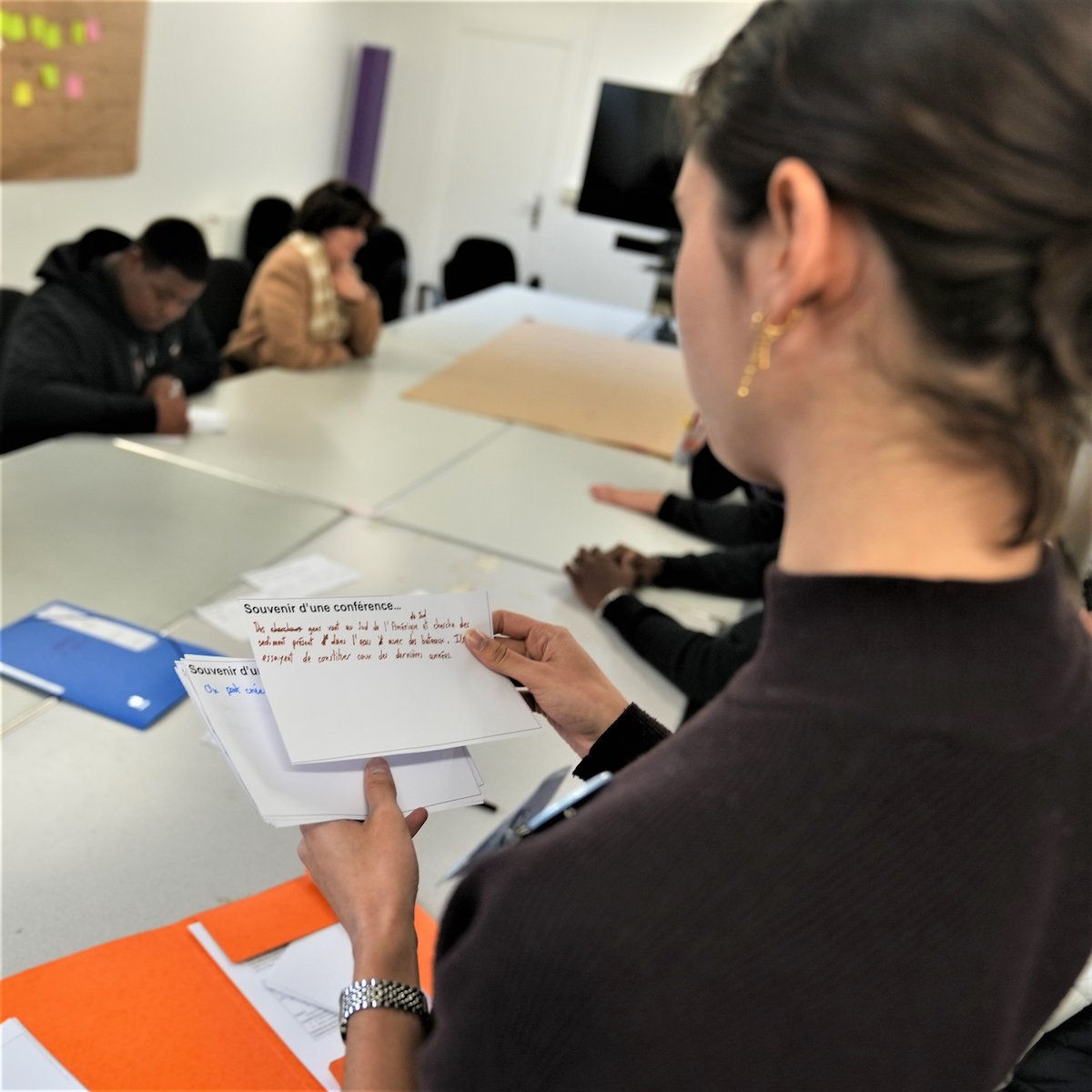 psl_univ's tweet photo. #PSLfetelascience #FDS2022
Eau : [en]jeux à l'@AcademieClimat 
Après les conférences, les ateliers en petits groupes... Les élèves ont la parole ! https://t.co/kDsNHMqQ6X