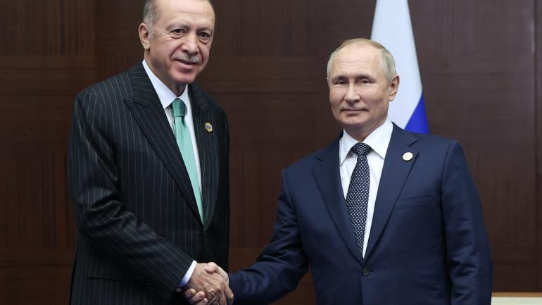 tcabarrus's tweet photo. Le double jeu de #RecepErdogan qui rencontre #VladimirPoutine au #Kazakhstan:
-il prétend jouer les #mediateurs dans la guerre en #Ukraine;
-il n'applique pas les #sanctions européennes;
-il est prêt à laisser #Poutine créer un #hubgazier pour exporter le gaz vers l'#Europe... 😡 https://t.co/rlEU5OyTgA