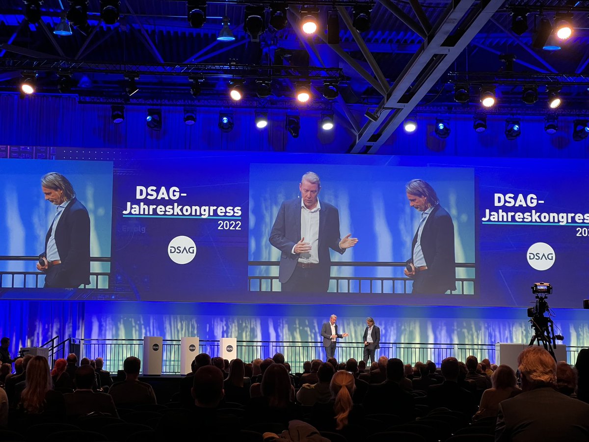 Der diesjährige Jahreskongress #DSAGJK22  schließt mit einer interessanten Diskussion mit <a href="/RichardPrecht/">Richard David Precht</a> und seinem sehr interessanten Vortrag über die Zukunft der Arbeit

Danke <a href="/_DSAG/">DSAG e.V.</a> und <a href="/SAP/">SAP</a> für die drei spannenden Tage! Happy Birthday 🥳 und bis zum nächsten Mal! 🚀