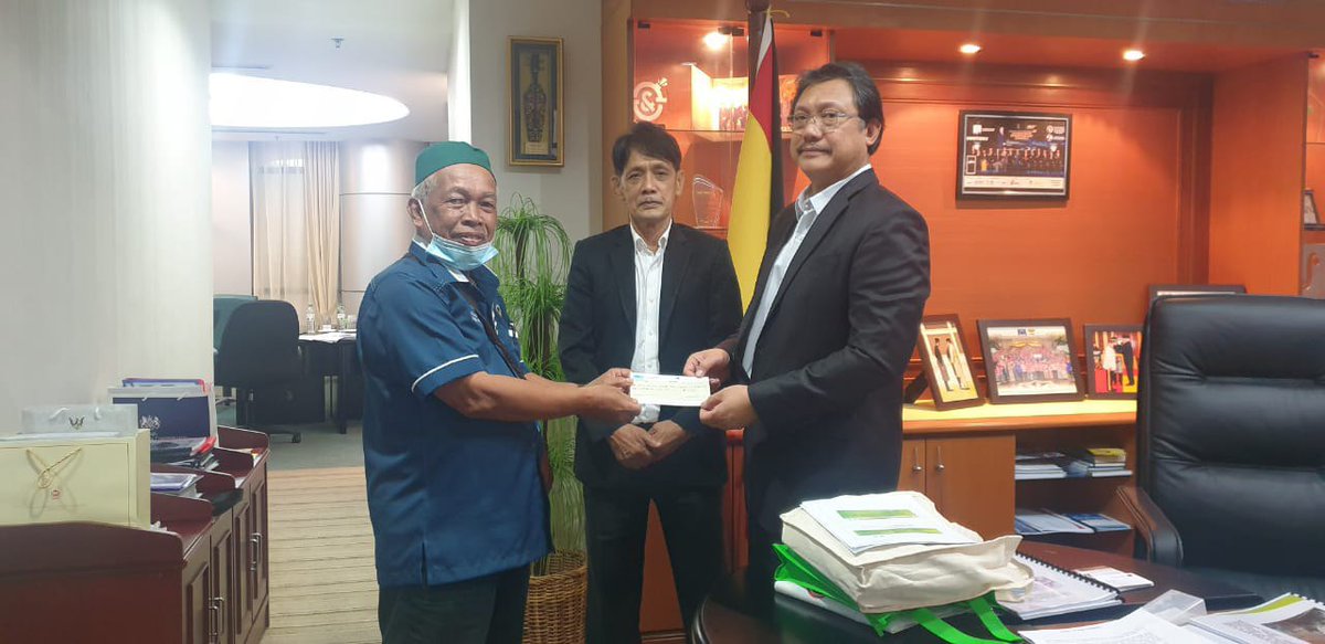 hazlandswk's tweet photo. Penyerahan Dana Tahunan kepada JKKK Kpg Tabuan Drahman , JKKK Kpg Tabuan SPC & JK Masjid Muara Tebas.
Semoga dana digunakan sebaik mungkin demi kesejahteraan rakyat.
#DemakLaut
#Sarawak
#GPS
#PBB https://t.co/VV2JazZpFB