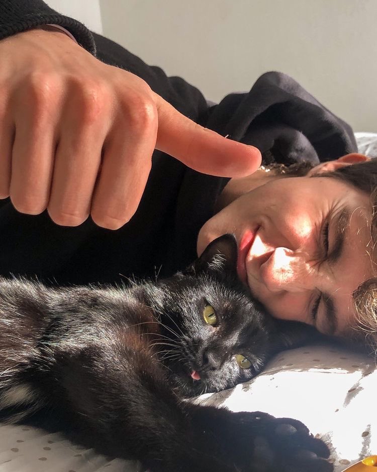 __________________________________
    ← ⚪ now ⠇ 

Desde maio tendo o privilégio dessa imagem. Happy 𝐗𝐈𝐈𝐈 ☯️, love.