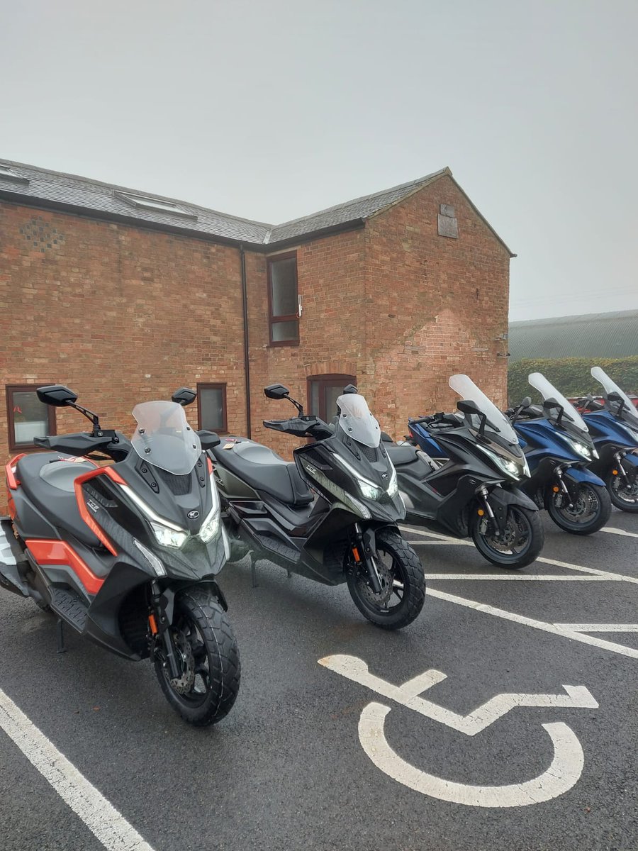 EvenMoreBikes's tweet photo. We're out with @KymcoUK today, riding four of its latest models - including the three-wheeled car licence-legal CV3 and its new DTX-360 off-road focused scooter. Watch out for more!
#morebikes #kymco #scooters #communting https://t.co/z67t9Yeff9