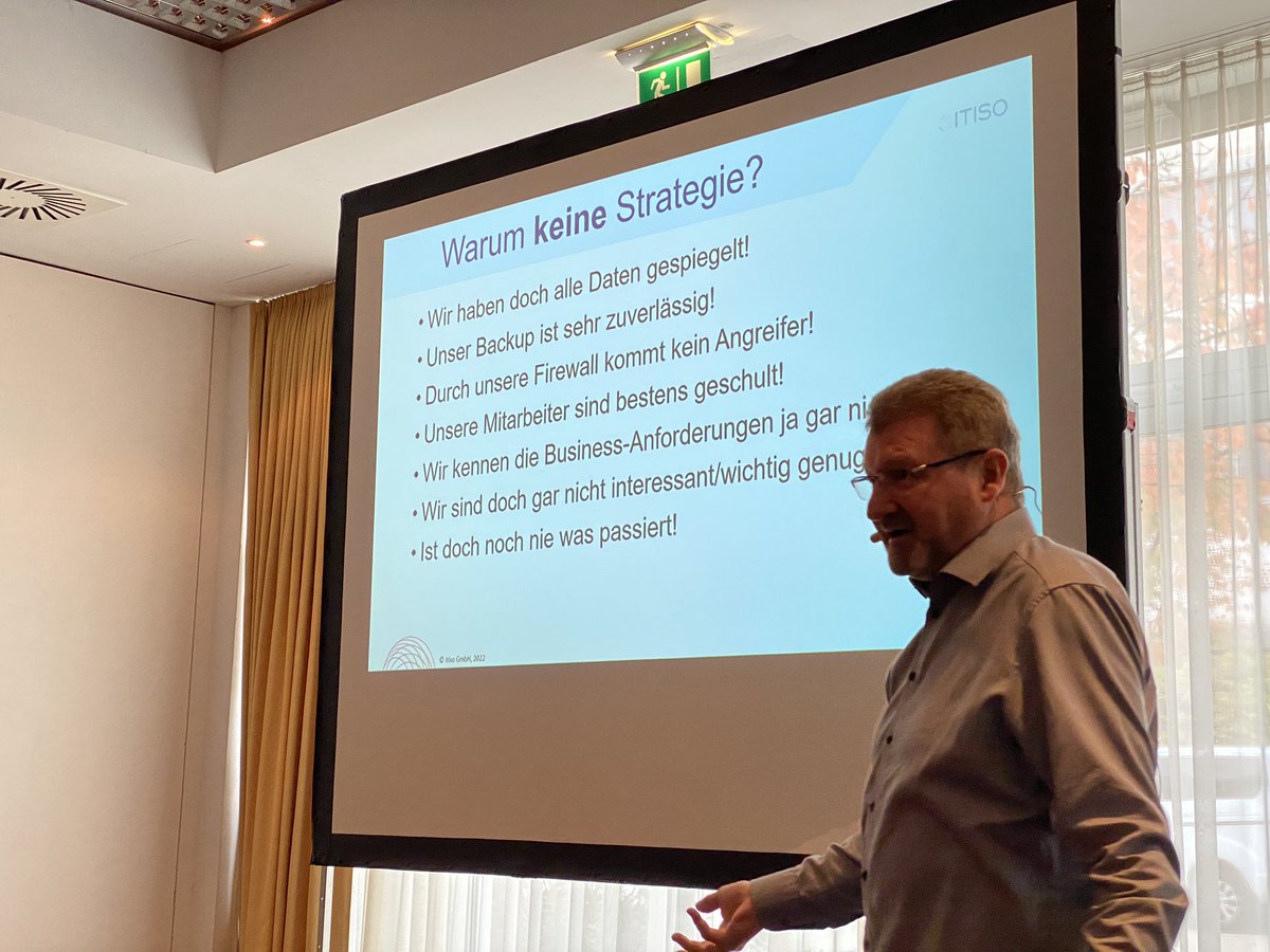 SpeicherKarl's tweet photo. 💡 Wolfgang Obelöer, #itiso: Es gibt keine Ausreden keine #DisasterRecovery Strategie aufzusetzen #storage2day https://t.co/gl337FpfqT