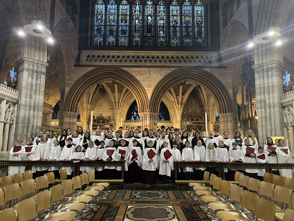 UofEChapelChoir's tweet image. Thanks to everyone that came to our combined #evensong last night. We really enjoyed raising the roof of @ExeterCathedral with @BlundellsSchool &amp;amp; @blundellsprep Chapel Choir! @ChoralEvensong @_cathedralmusic @UniofExeter