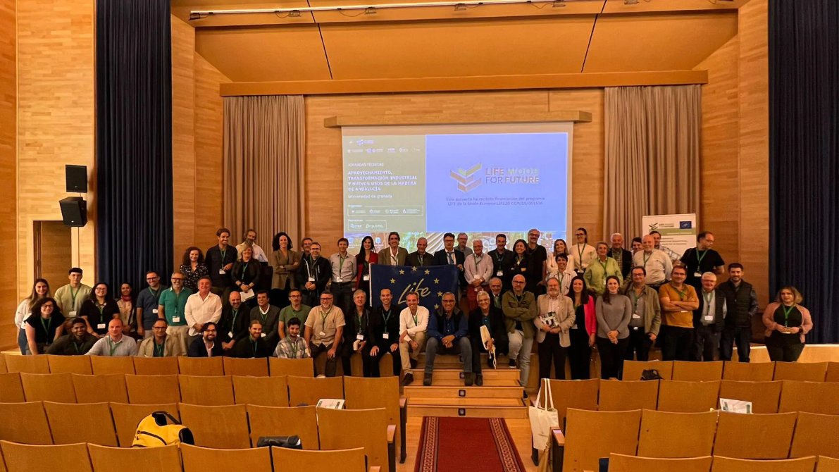 woodforfuture's tweet photo. 📈 Successful I #TechnicalDays on exploitation, industrial transformation and new uses of #wood organized by @woodforfuture.
For the first time, agents from the entire value chain participated.
🌱🌲🪵🪚🧑🏫🏗️👩🔧🏘️
👇👇👇👇
https://t.co/DgHO2wufUF https://t.co/Me8sa1Avgk