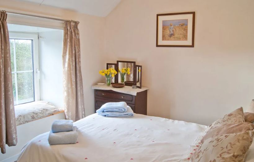 TheHolidayCots's tweet photo. Children will love to stay at Tredinney Farm Self Catering. You can have a tour of the farm and watch the milking.
🛌Sleeps 2-5
https://t.co/UOoXvWapWM
#StBuryan #Penzance #Cornwall #SelfCatering #Farm #Milking #ChildrenWelcome #Charming #Beaches #CornwallCoastalPath https://t.co/wsP6eXjS3t