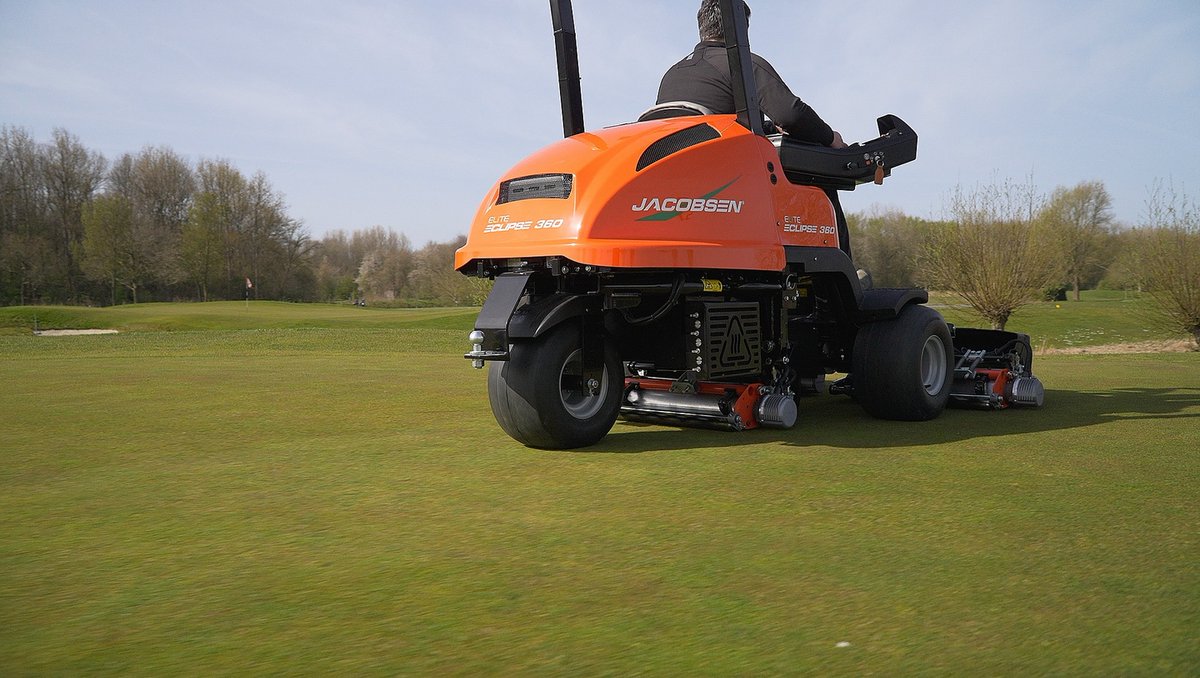 JacobsenTurf's tweet photo. 🇳🇱 ELiTE Club Show & Mow at Amsterdamse Golf Club in Holland, they have chosen the Eclipse because it is green and quiet, as well as giving Jake's signature cut quality.
Learn more: https://t.co/Nw6HHCTE1W
#Jacobsen #Mower #Eclipse360 #GreensMower #Greenkeeping #SincerelyJake https://t.co/ngrS9l7Sdh