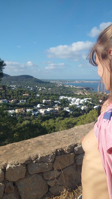 Que vista m&aacute;s bonita que acabo de encontrarme #FelizJueves os gust&oacute; cuanto a mi? 😜😜🔥😈👉👉 https://t.co/r6oTc4bAm4👈👈🔥😈🔞<a href="/tag/ibiza"class="tags"><span>#ibiza</span></a><a href="/tag/felizjueves"class="tags"><span>#felizjueves</span></a>