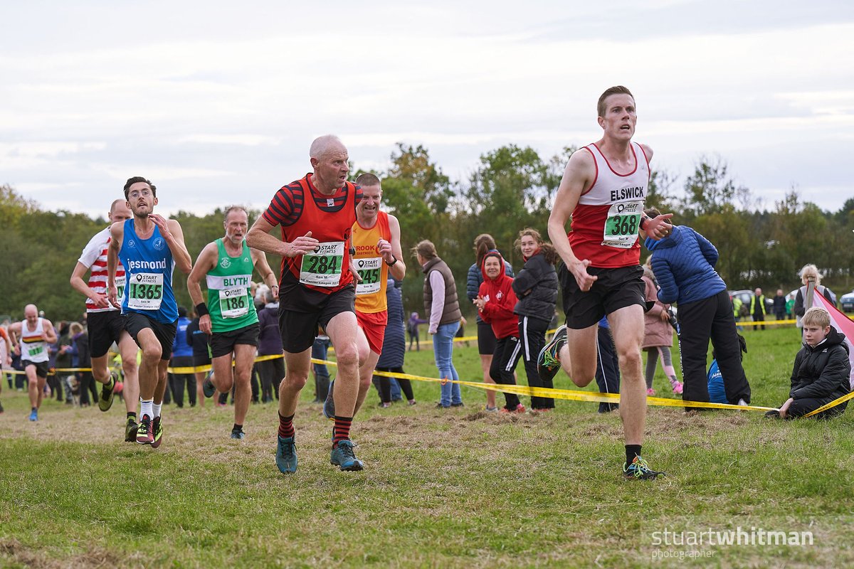 3 laps of the XC course, 6 miles hard graft and your legs are on fire, lungs are bursting, and you get mugged at the line 🤣 The joy of #xc #cantbelieveit #crosscountry #nehl #harrierleague #sportsphotography