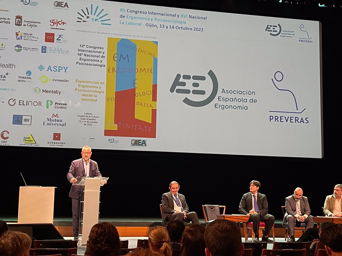 lalaboralcifp's tweet photo. El alumnado del Ciclo de grado superior de Prevención de Riesgos Profesionales, acompañados de sus tutoras, participa en el XII Congreso Internacional y XVI Nacional de Ergonomía y Psicosociologia. #FP @IAPRL_AST https://t.co/mhgs2KwJ00