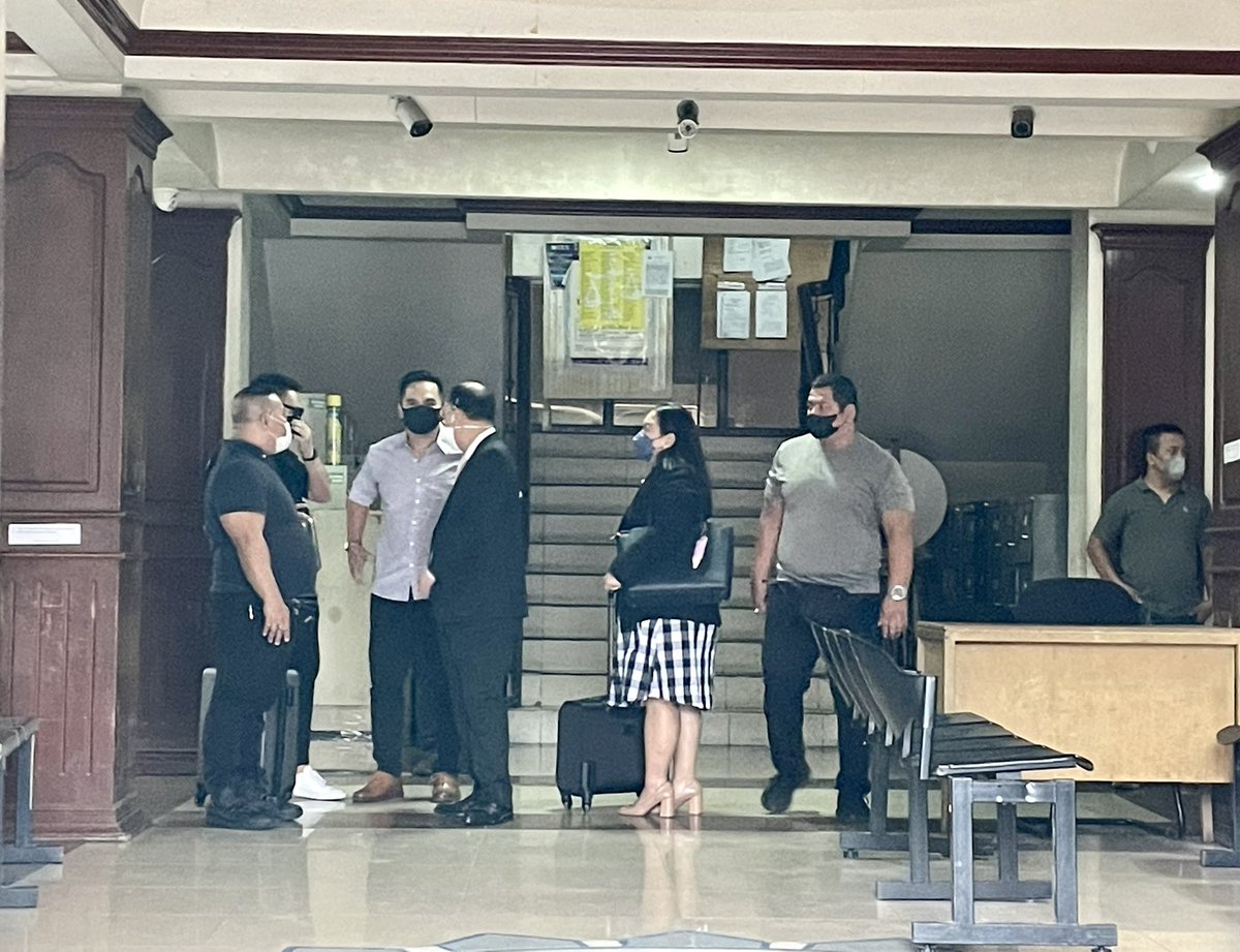 ABSCBNNews's tweet photo. Cedric Lee, the businessman convicted for grave coercion over the 2014 mauling of TV host Vhong Navarro, is the prosecution’s first witness in the bail hearing for latter’s rape case. https://t.co/ZLFEIcp4wy | via @michael_delizo