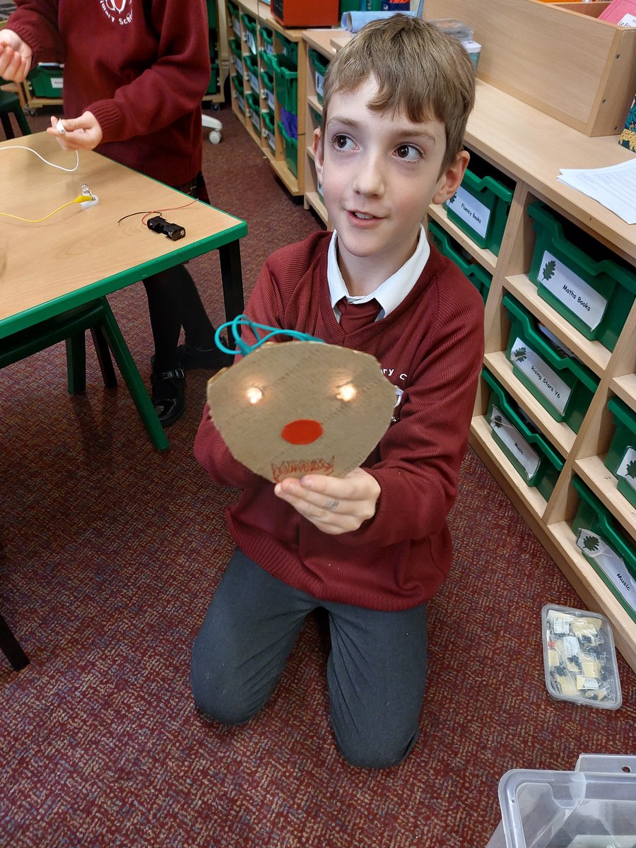 BiburySchool's tweet photo. Mighty Oaks Class have been challenged to design and create their own device using electrical circuits as part of their science lesson. The children came up with a variety of designs including a burglar alarm , a scribbler toy, a buzz wire game and an illuminated face. https://t.co/n6KVDkuYbt