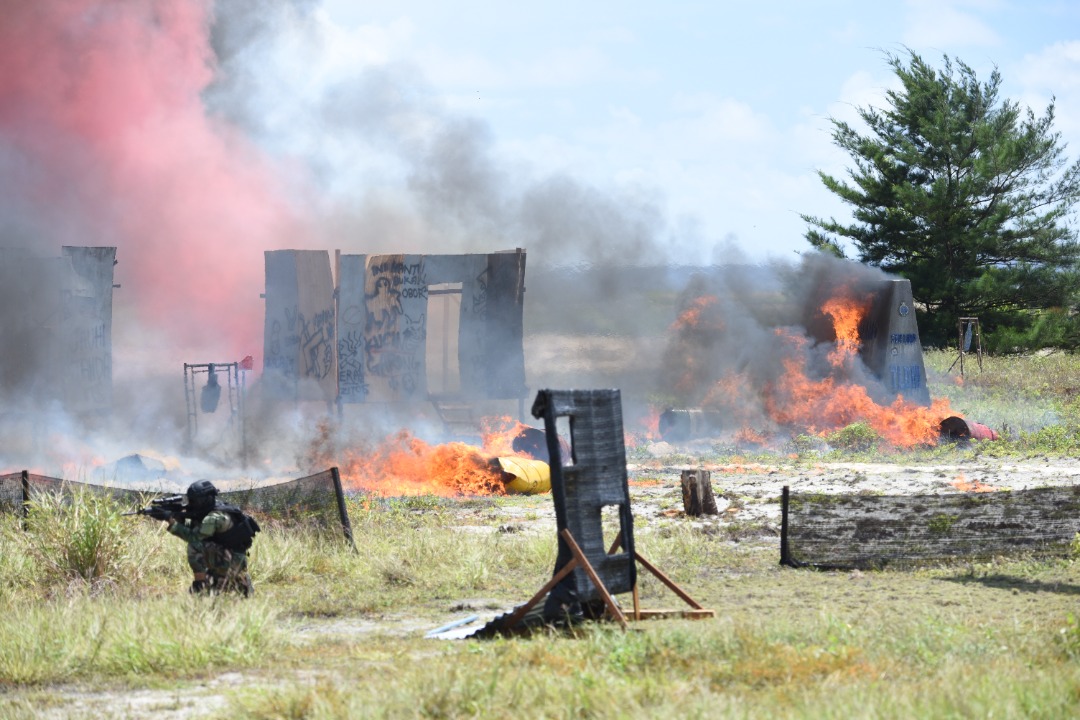 Sentiasa yang terbaik.

Pasukan elit TLDM pamerkan ketangkasan dan kecekapan dalam demonstrasi keupayaan PASKAL. Misi penyusupan ini telah dilaksanakan di <a href="/stn_lima/">STESEN LIMA TLDM</a> dan disaksikan Panglima Angkatan Tentera serta barisan kepimpinan TLDM. 

#KERISMAS22 
#NavyNews