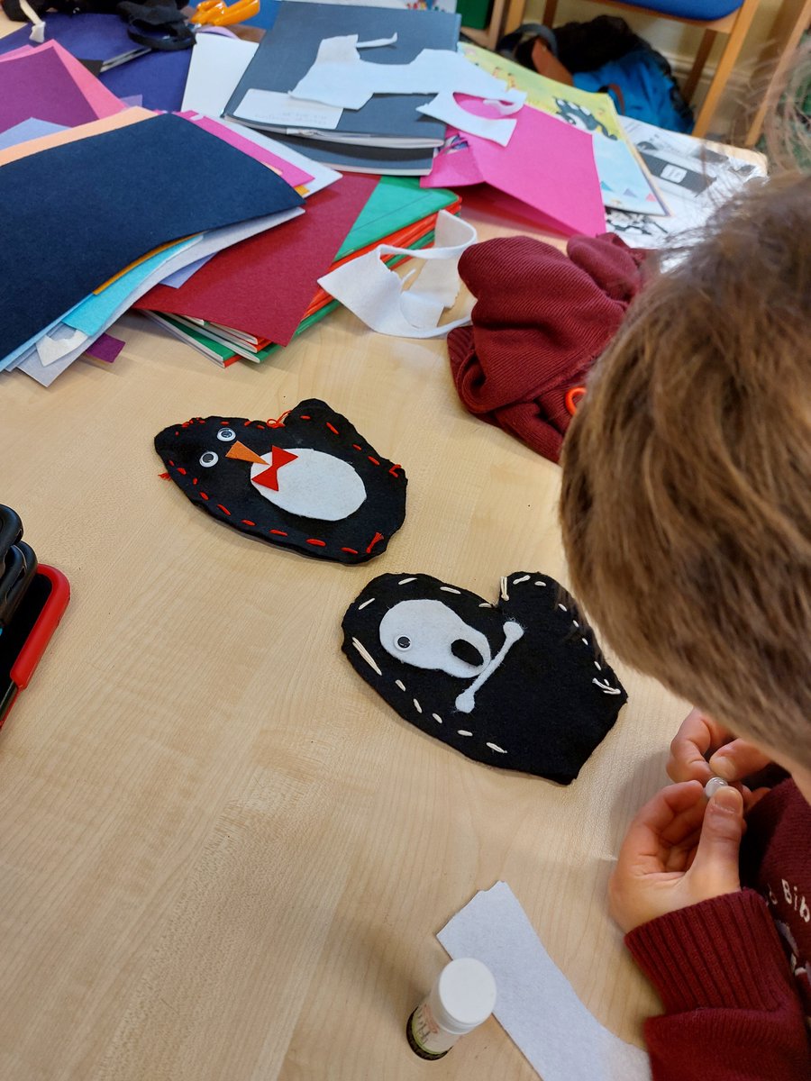 BiburySchool's tweet photo. Acorns Class are busy making hand puppets in Design and Tecnology this term. They have learnt how to design, create a template, cut fabric leaving an excess for sewing and joined fabric using a running stitch. They are very pleased with their progress thus far. https://t.co/v6xDVbOtTd