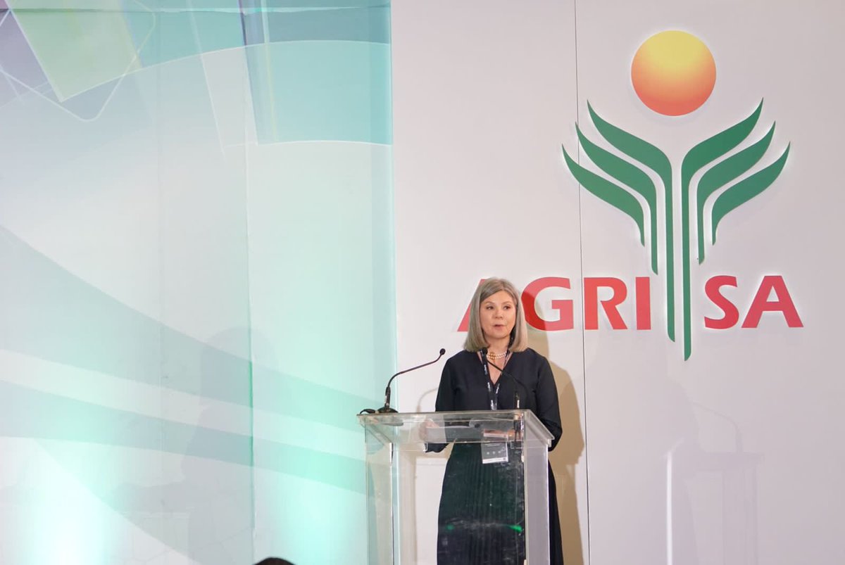 AgriSA1904's tweet photo. Ms Wrenelle Stander- CEO of Wesgro
#AgriSACongress
#AgriSA2022
#Congress
#GrowingLocal
#agriculture
Photos by Eben Liebenberg https://t.co/EtDyI3jyRz