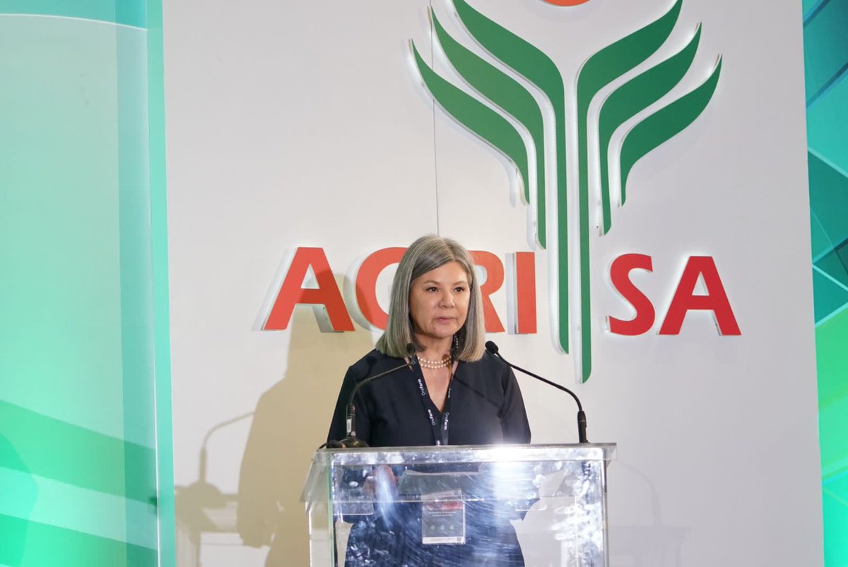 AgriSA1904's tweet photo. Ms Wrenelle Stander- CEO of Wesgro
#AgriSACongress
#AgriSA2022
#Congress
#GrowingLocal
#agriculture
Photos by Eben Liebenberg https://t.co/EtDyI3jyRz