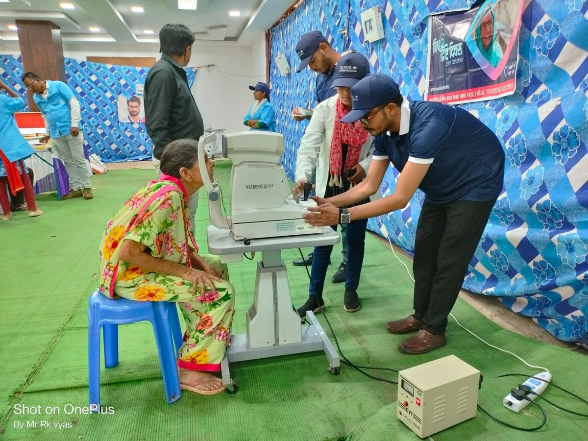 BABLEINDIA's tweet image. The camp participants come from different legs of the society, belong to different communities and are of various age. This #WorldSightDay they come together to take a pledge for their #RightToSee 
@essilorindia @OneSightOrg @Sardavishnu