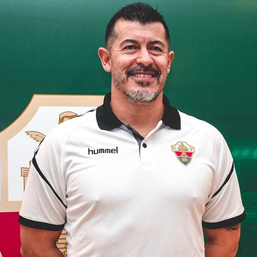 ECFSergio's tweet photo. No suelo compartir mis impresiones salvo algún hilo o respuesta suelta, pero, tras lo ocurrido ayer, me apetece dar mi opinión sobre la situación actual del Elche y la vuelta de Almirón
👇🏽👇🏽 https://t.co/An9j1rr9Xz