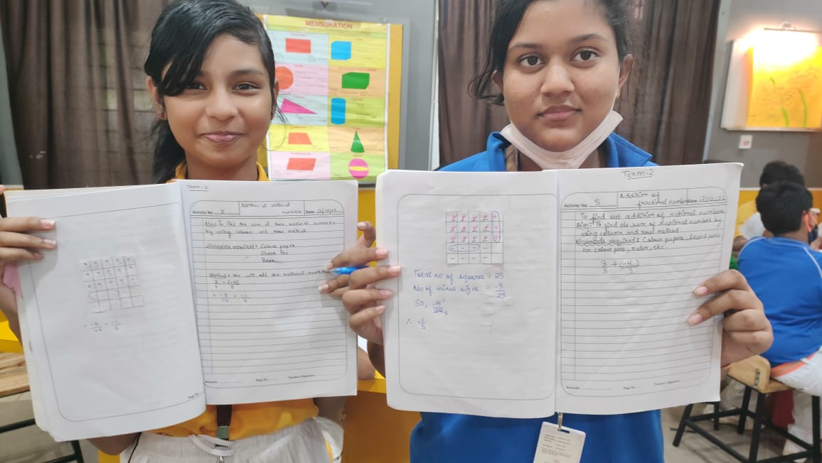 SAI_Edu_In's tweet photo. SAIoneers of Class VII engaged in an activity of understanding addition of rational numbers via Art Integration in Maths by cutting square papers, applying row & column method.
#ArtIntegratedLearning
#ArtInMath
#ActiveLearning
#MathLabActivities https://t.co/M56B3LcTNk