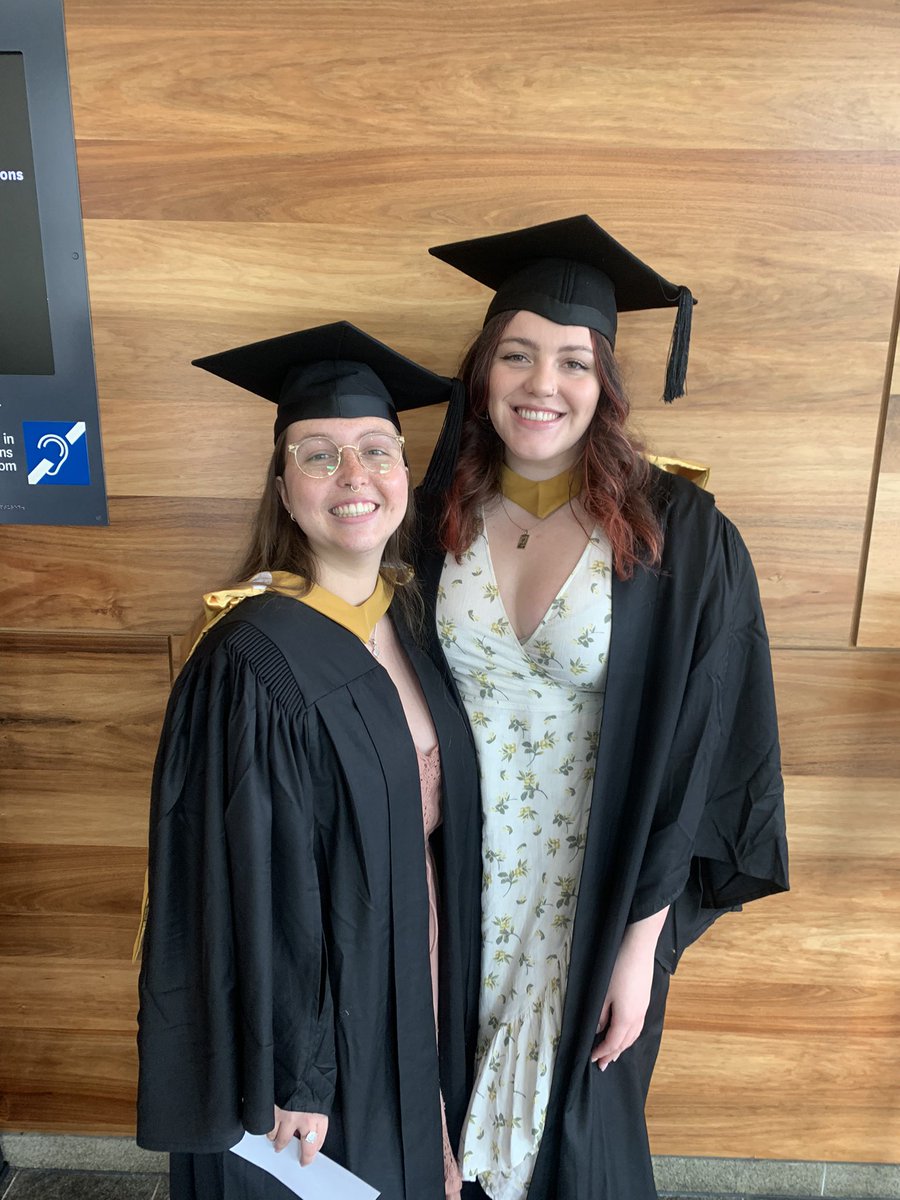 teyah1999's tweet photo. Graduates! https://t.co/yb88cQtehg