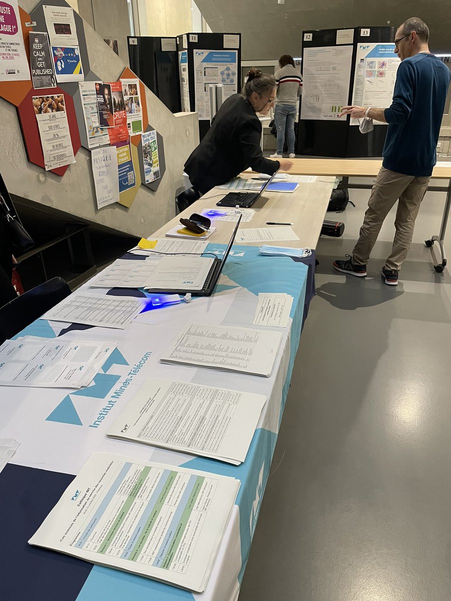 TelecomSudParis's tweet photo. [#colloqueIMT] C'est parti pour le colloque scientifique @IMTFrance“Les sciences de l'information au service des nouvelles mobilités”, avec Andrea ARALDO, enseignant #chercheur @TelecomSudParis, spécialisé dans l'optimisation des réseaux et systèmes de #transports intelligents. https://t.co/zwYm3HkkLo