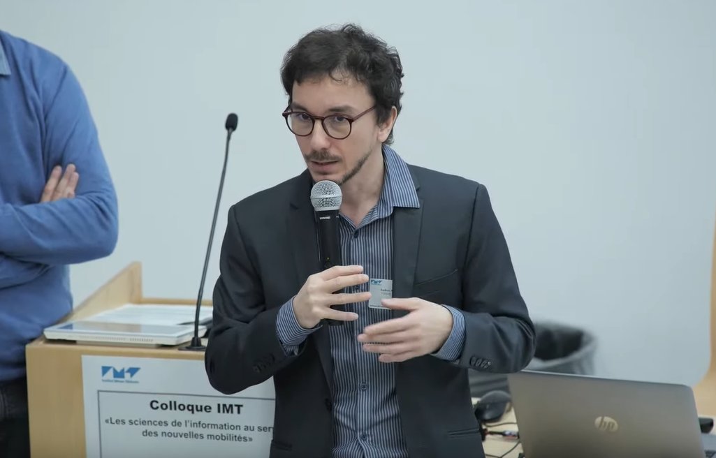 TelecomSudParis's tweet photo. [#colloqueIMT] C'est parti pour le colloque scientifique @IMTFrance“Les sciences de l'information au service des nouvelles mobilités”, avec Andrea ARALDO, enseignant #chercheur @TelecomSudParis, spécialisé dans l'optimisation des réseaux et systèmes de #transports intelligents. https://t.co/zwYm3HkkLo